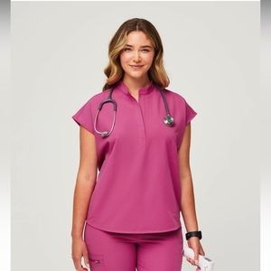 FIGS : Electric Orchid Rafaela Oversized Scrub Top SIZE EXTRA SMALL